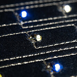 [Translate to Global Portugiesisch:] embroidered textile circuitry with conductive thread