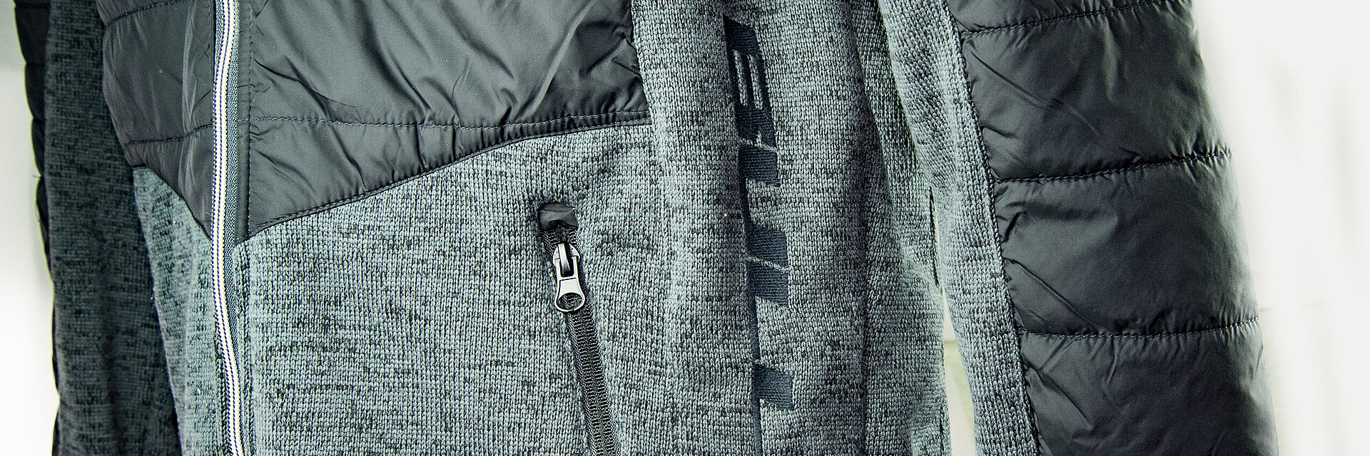[Translate to Global Deutsch:] Embroidered outdoor sportswear jacket with 