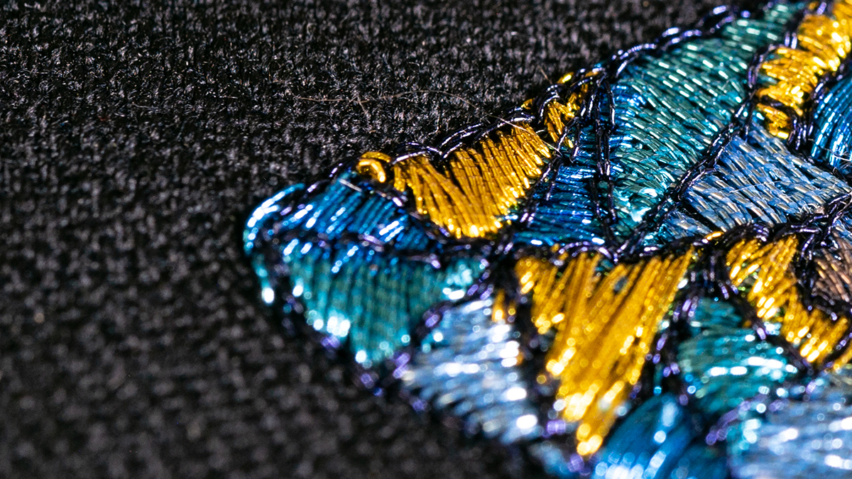 Metallisches Stickmusterdetail