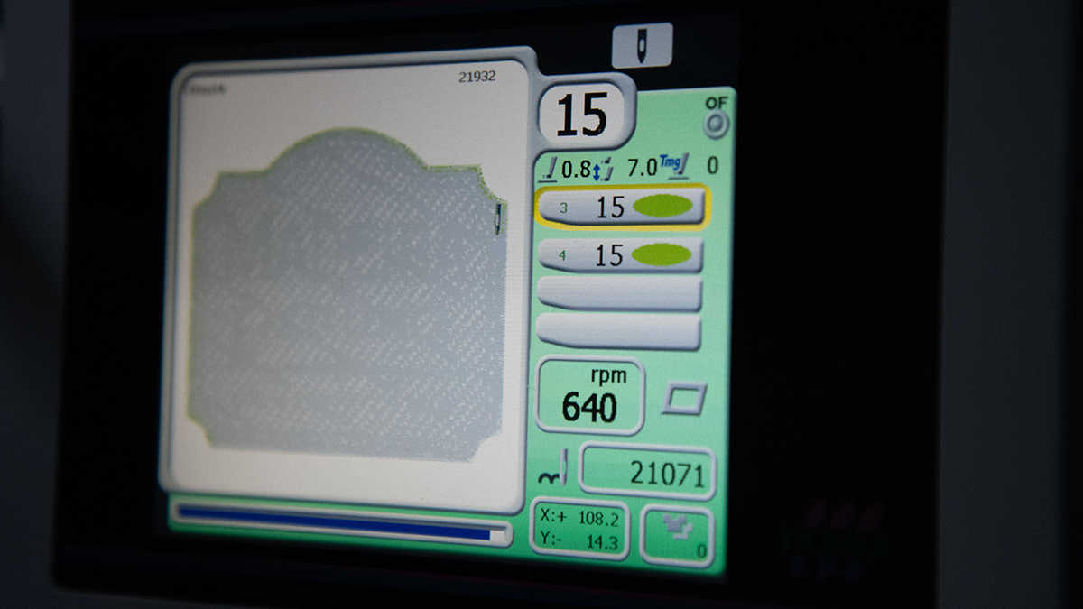 Stickerei auf einer Stickmaschine